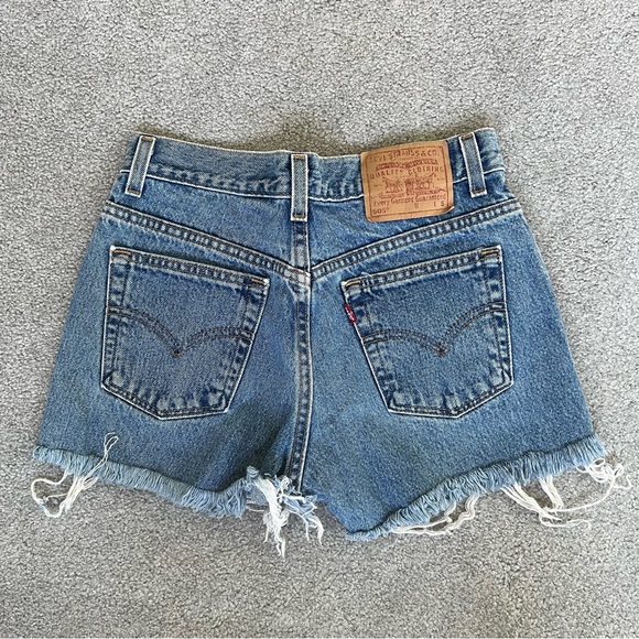 Vintage Levi’s 505 Denim Shorts - Picture 2 of 3